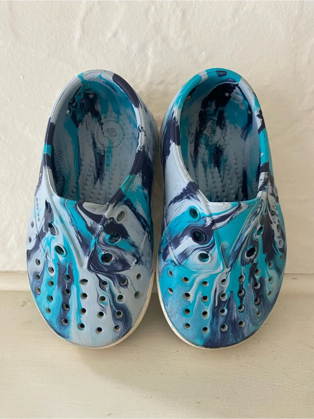 Native Kids Teal & Navy Marble Slip-On Water Shoes